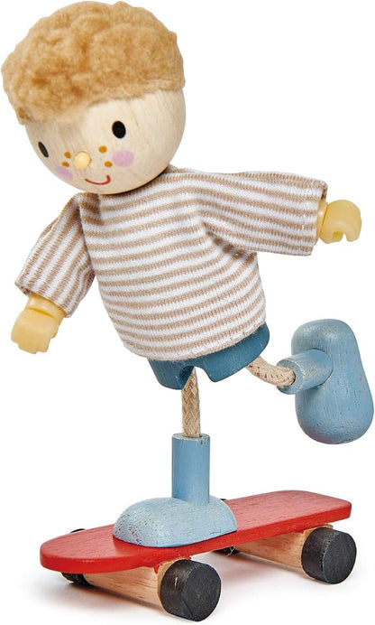 Tender Leaf Toys - The Goodwood Family - Wooden Miniatures Flexible Doll, Multicultural Action Figure for Dollhouse - Encourage Creative and Imaginative Fun Play for Children - Age 3+