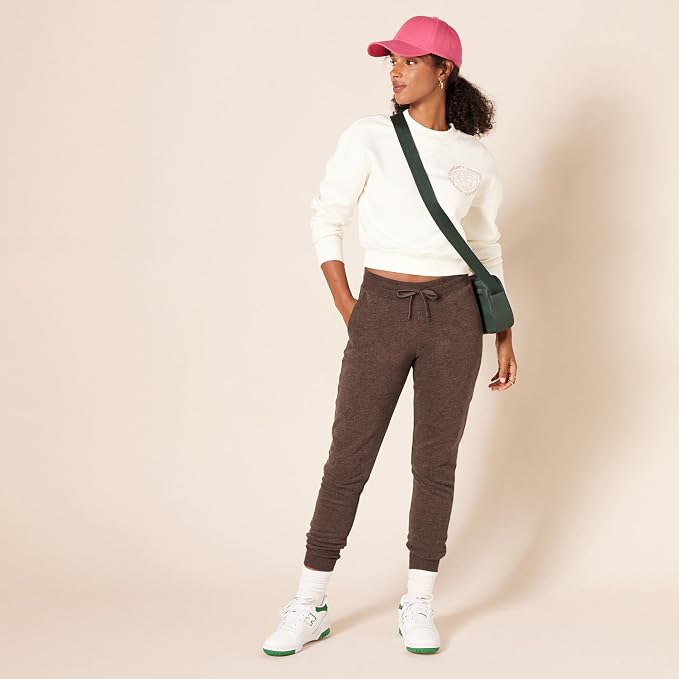 Amazon Essentials Women's Fleece Jogger Sweatpant (Available in Plus Size)