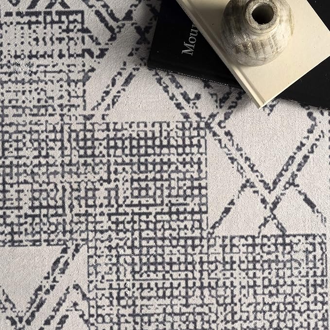 nuLOOM Mia Machine Washable Geometric Medallion Runner Rug, 2' 6" x 8', Light Grey, Rectangular